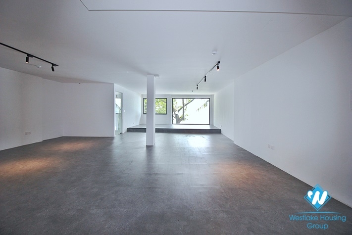 Large size office for rent on Quang An street, Tay Ho District, Ha Noi